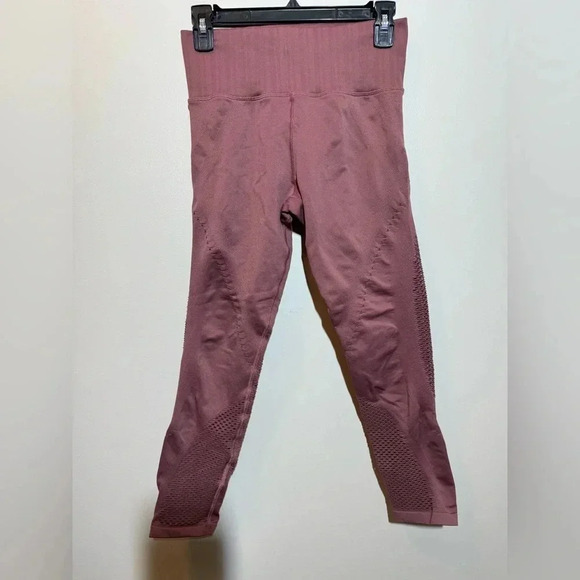 Athleta Laser cut perforated leggings - Picture 5 of 7